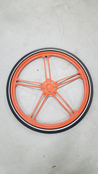 Ca. 99x Aluminium fietswiel met lekvrije 24 inch banden, Oranje